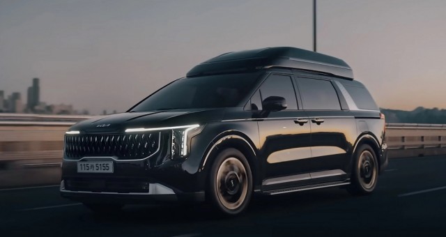 Kia Carnival Hi Limousine sắp ra mắt Việt Nam: MPV cao cấp với trần cao, tiện nghi hạng thương gia